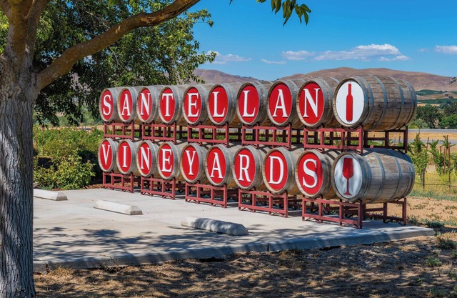 Vineyard Inn w/4BR ensuites, VIEWS, VIEWS!