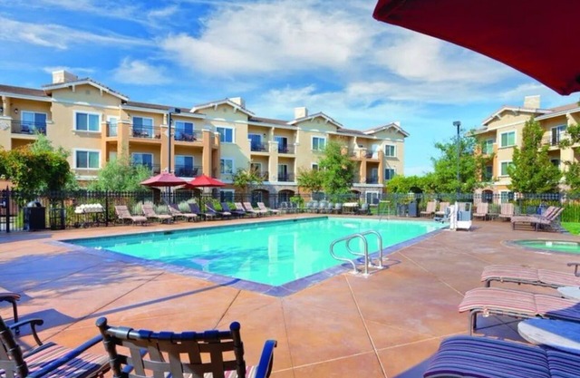 Vino Bello next to Meritage Resort "Taste of Napa". 2 Double Beds, Sleeps 4.