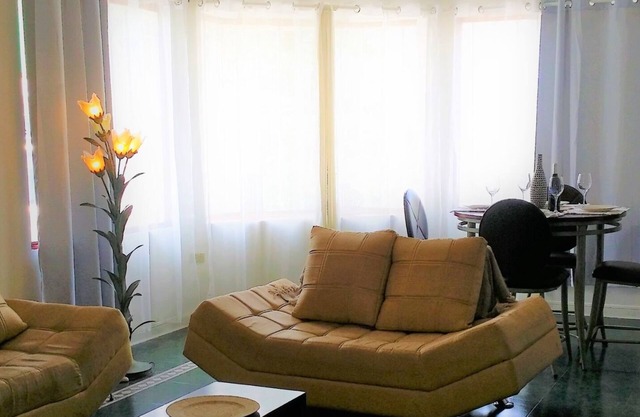 Vintage Apt 2br/2ba w/Great View & Location #1