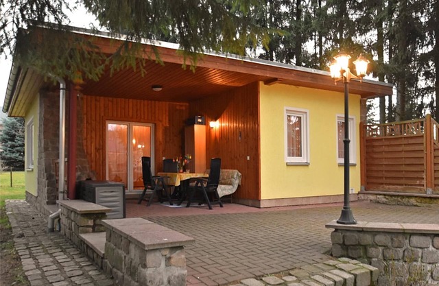 Vintage-Ferienhaus mit Terrasse in Trieb