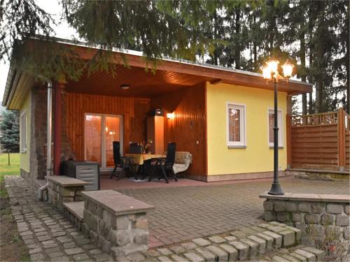 Vintage-Ferienhaus mit Terrasse in Trieb