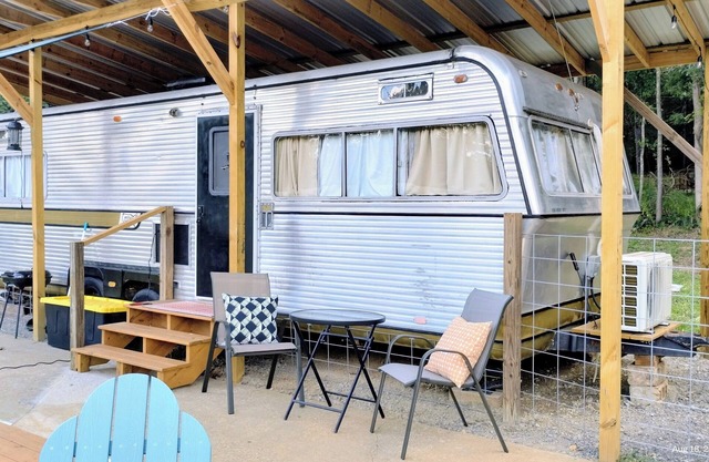 Vintage Restored Glamper - Unique Tiny Home w/Plunge Pool & Patio