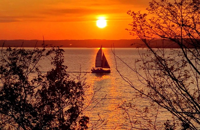 Vintage Waterfront Cottage with Stunning Sunsets