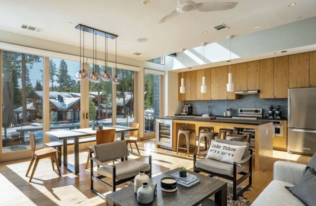 VIP Ski-In/Ski-Out on Northstar`s Home Run Hot Tub