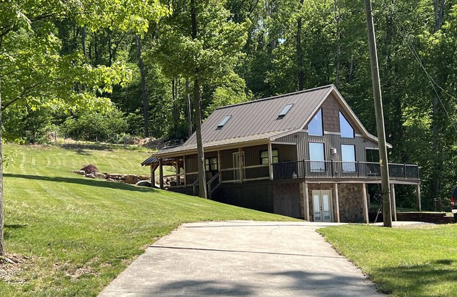 Vista Getaway - Secluded country cabin, with wrap around porch and patio