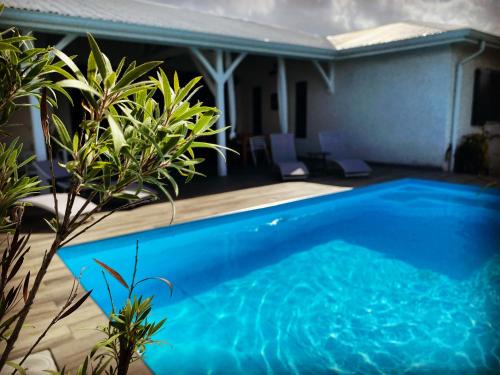 VOIR com 5 étoiles airb, Villa Zolenzo, la tête dans les montagnes, 10 pers