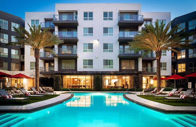 Vora Lux: Modern 1-Bedroom Apartment in Mission Valley