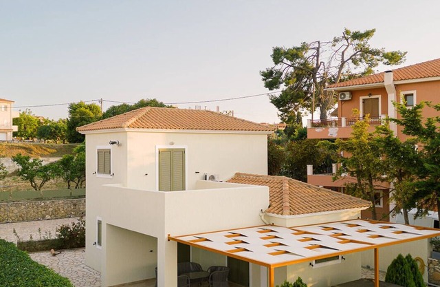VR Villa Anthia - 2 bed 2 bath Villa with a private jacuzzi and a shared pool