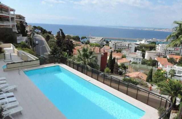 Vue mer Incroyable, Appartement Entièrement Rénové Avec Piscine et Garage