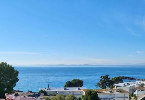 vue sur la plage de l'almadrava. LLEN