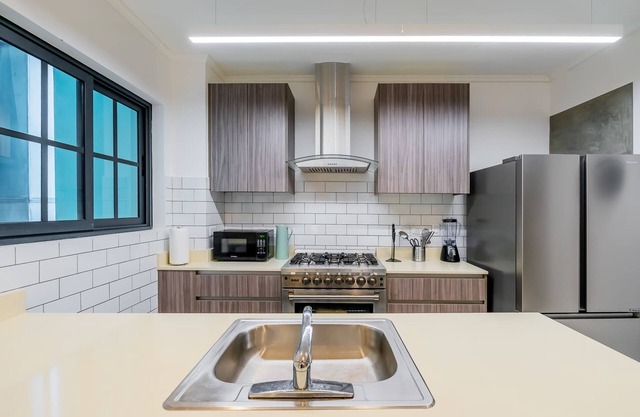 w Charming 1BR in Santa Ana s Best Area