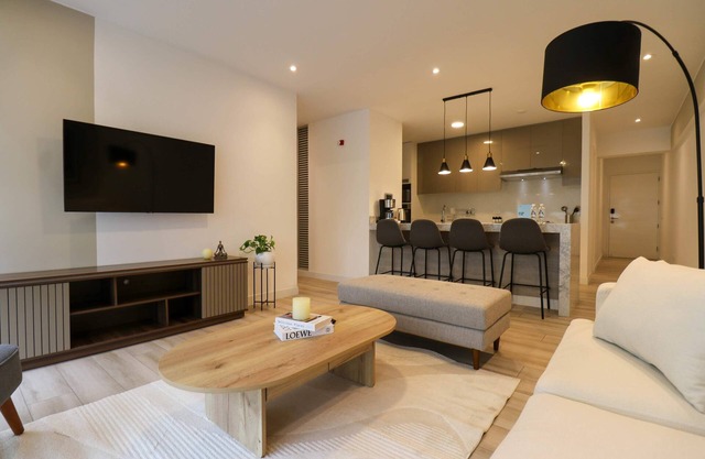 w Charming 2BR w Balcony in Miraflores