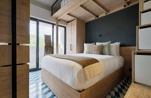 w Comfy Loft in Santa Ana