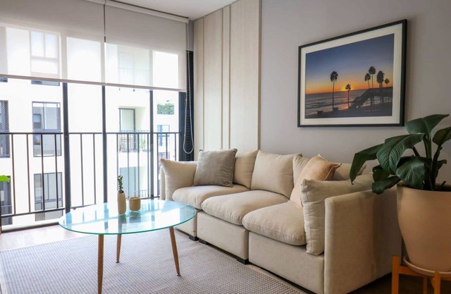 w Lively 2BR With Balcony in Miraflores