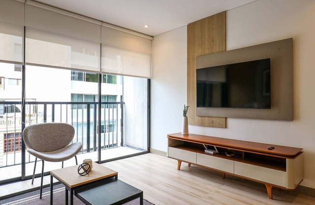 w Modern 2BR With Balcony in the Heart of Miraflores