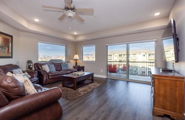 W304-Mojave Skies Poolside 4 Bed Estancia Resort