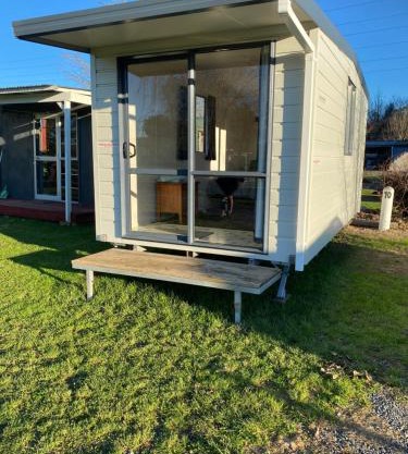 Waitomo Farmstay - Fantail Cabin 6