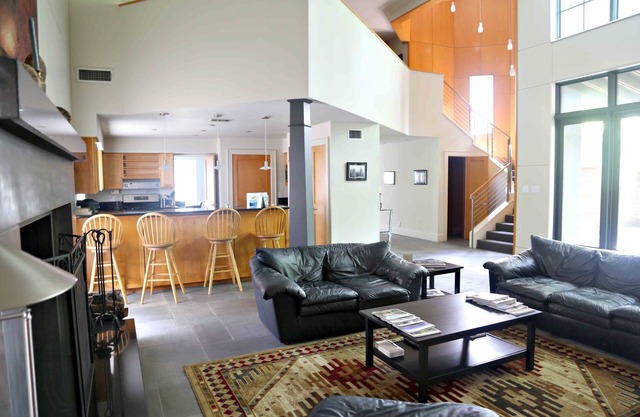 Walk to ACL Fest and UT football - Central Austin/Clarksville gem - sleeps 8-10