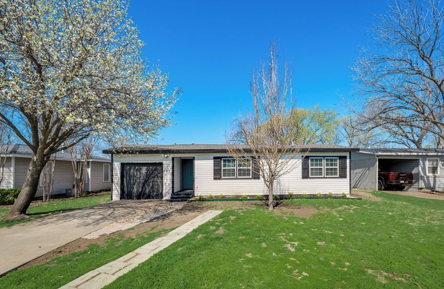 WALK TO AT&T STADIUM & GLOBE LIFE! 3BR Home with HOT TUB & Backyard Oasis