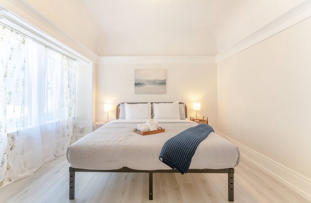 Walk to BART- SF in minutes & Off Street parking