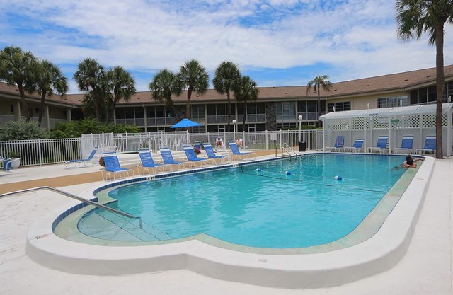 Walk to Beach & Dining–Coastal Condo Retreat Kingston Arms 11-B by RVA
