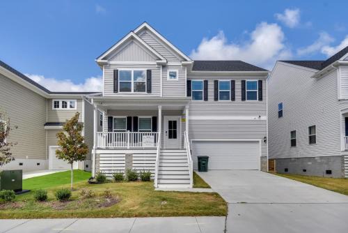 Walk to Beach Group Getaway in Coastal Virginia