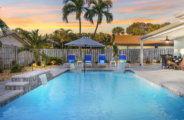 Walk to Beach-Heated Pool-Game Room-Beach Gear