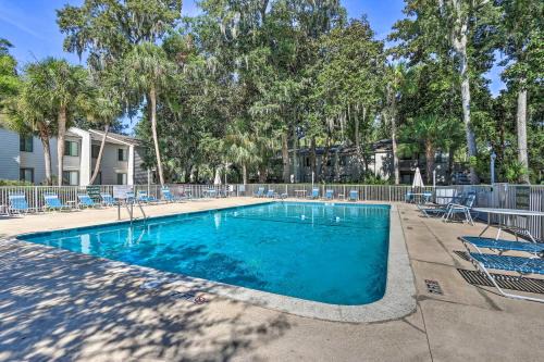 Walk to Coligny Beach Tropical Hilton Head Condo