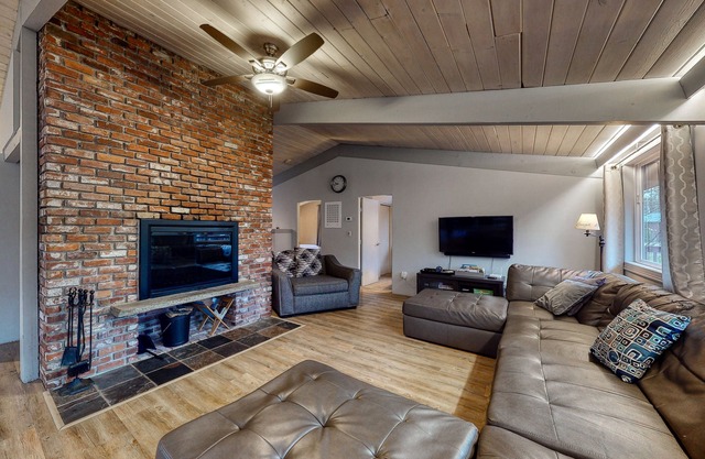 Walk to Cranmore & downtown shops Renovated home w/deck, AC & W/D