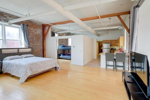 Walk to Eats, Galleries and Shops Dtwn Omaha Condo