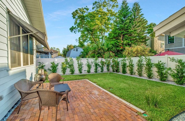 Walk to Hyde Park, Bayshore Blvd & SOHO Dining, Shopping & Nightlife! Stylish 3BR Tampa Retreat