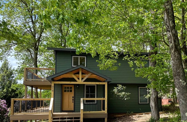 Walk to lake, enjoy this lake-view home! Hiking nearby.