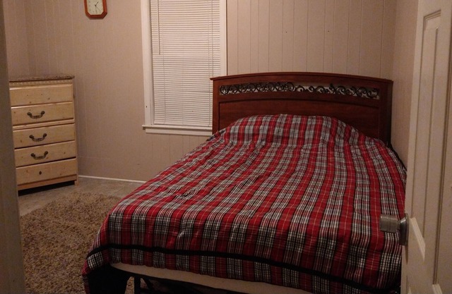 Walk To LightRail & NoDa Shops, Private Bedroom