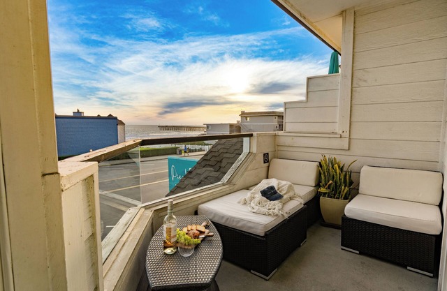 Walk to Pier + Beach | Stylish 2BR w/Ocean View | Shared Bar, Firepit, Lounge