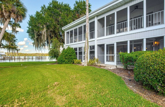 Walk to Pool: Riverfront Welaka Condo w/Boat Ramp