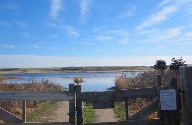 Walk to private beach from beautiful Abels Hill house