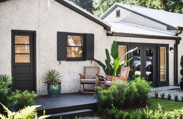 WALK to restaurants, lighthouse and shops! Charming cottage, cozy & bright!