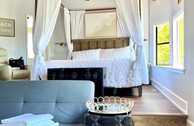 Walk to Sea Cliff State beach. Charming 3/2 with ocean views!