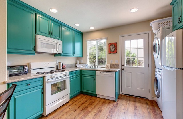 Walk to the Beach! Amenities galore! Great location DT Carlsbad!