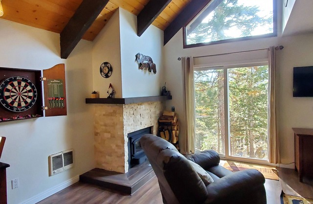 WALK TO VILLAGE! UPDATED STUDIO+LOFT, 2 BATH, STUNNING VIEWS!