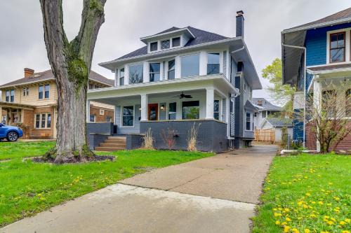 Walkable Apt 4 Mi to Downtown Toledo!