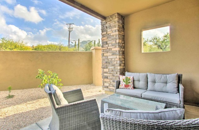Walkable Cave Creek Townhome with Private Patio!