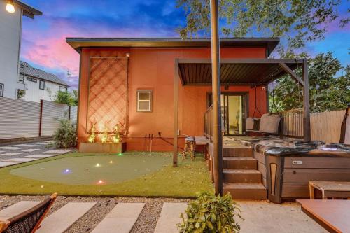 Walkable East Austin Oasis with Jacuzzi and Golf