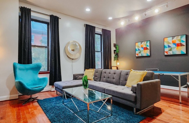 Walnut Premium/King Bed/65" TV/Ping-Pong