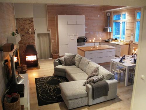 Wanha Koulu Tahko Unelma, 4mh, Palju, Sauna, Tupakeittiö, Wifi, Liikuntasali, RinteetSpaRavintola 6km, Lemmikit OK, Edukas
