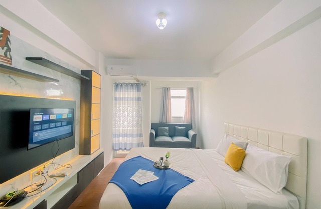 Warm And Simply Studio Gunung Putri Square Apartment