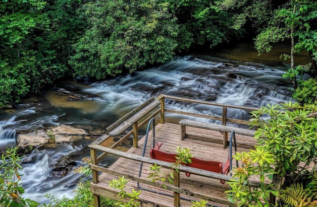 Waterfall Retreat Private Kitchenette #5- Deck- Fire Pit- Pet Friendly