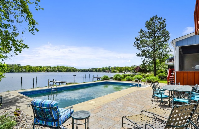 Waterfront Annapolis w/swimming pool & pier -July 20-26 available