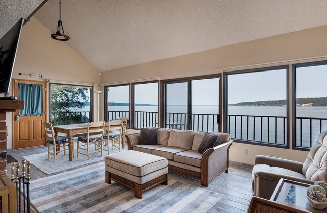 Waterfront Beach House, Whidbey Island Langley