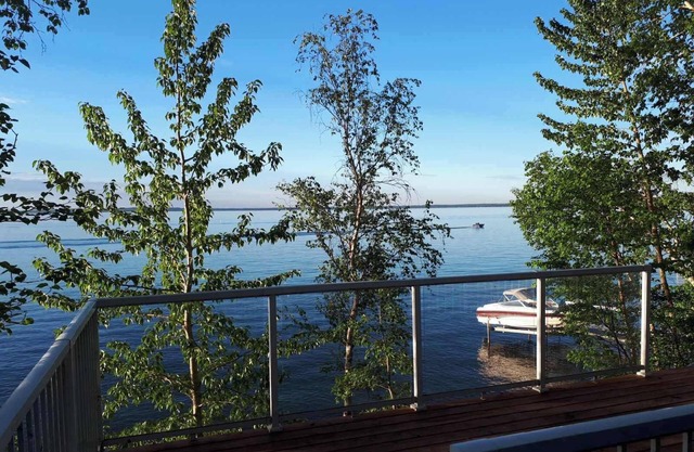 Waterfront cabin, private and peaceful with beautiful views!